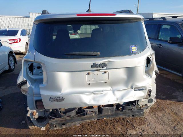 Jeep Renegade Latitude Image 4