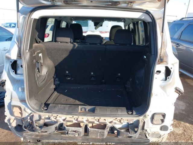 Jeep Renegade Latitude Image 16