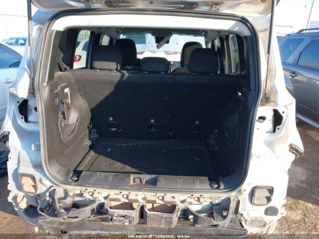 Jeep Renegade Latitude Image 16