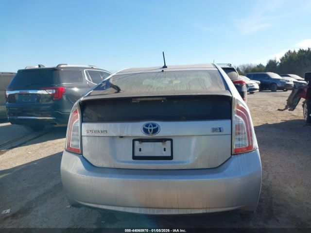 Toyota Prius Three Image 14