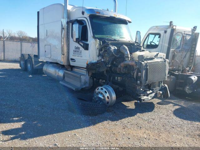  Salvage Peterbilt 579