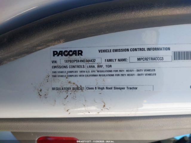 Peterbilt 579 Image 11