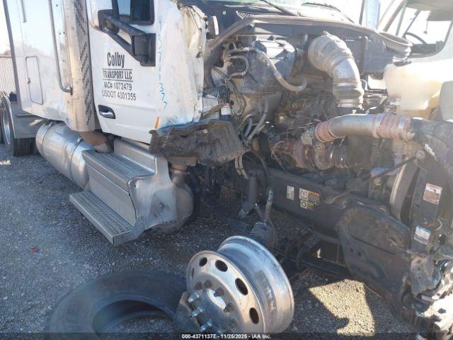 Peterbilt 579 Image 6