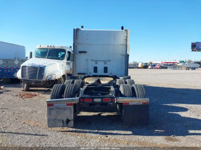 Peterbilt 579 Image 17