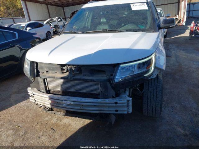 Ford Explorer Xlt Image 8