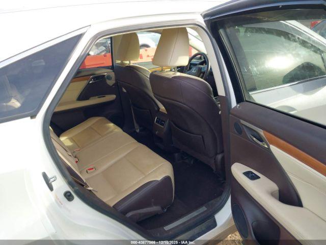 Lexus RX Image 16