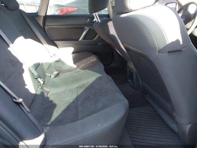 Subaru Legacy 2.5i Image 7