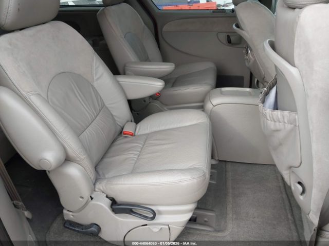 Chrysler Town & Country Limited Image 8