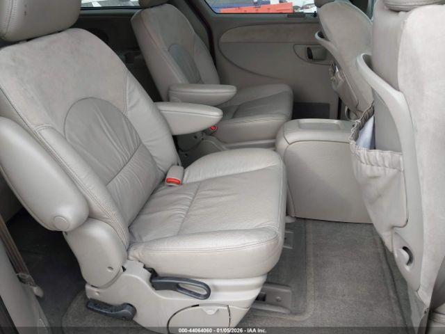 Chrysler Town & Country Limited Image 8