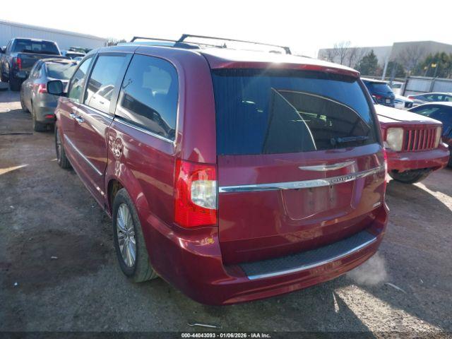 Chrysler Town & Country Limited Image 8