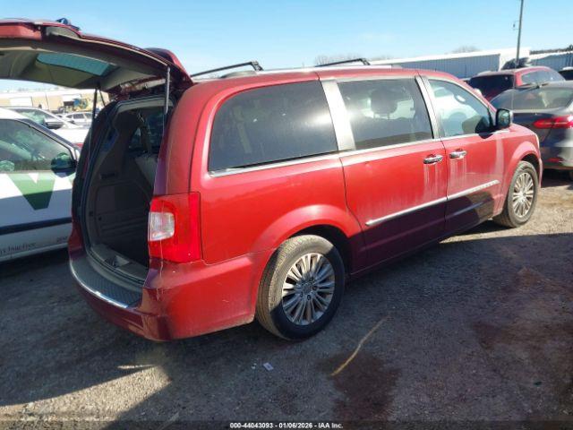 Chrysler Town & Country Limited Image 10