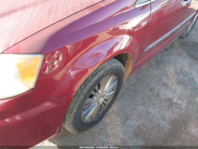 Chrysler Town & Country Limited Image 11