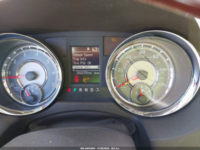 Chrysler Town & Country Limited Image 12