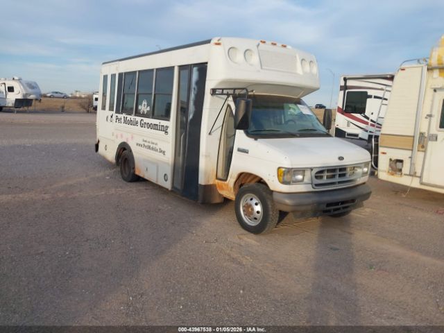 Ford E-450 Image 1
