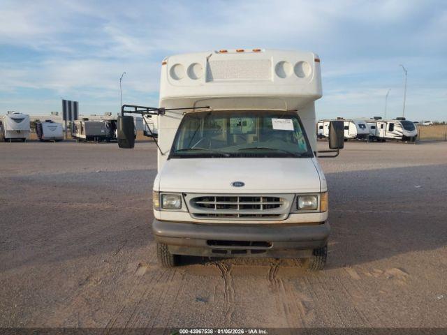 Ford E-450 Image 5