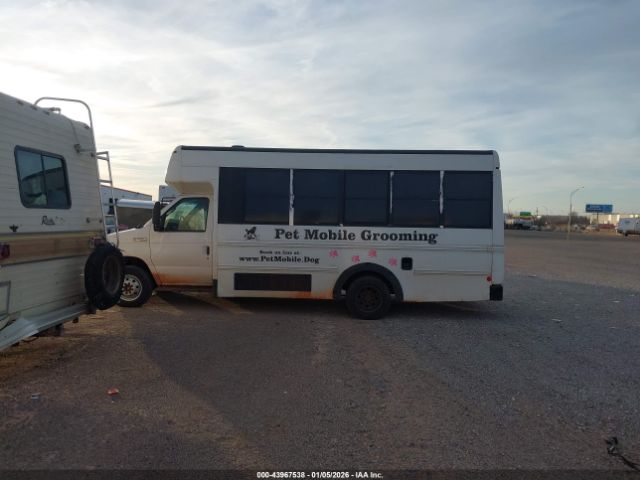 Ford E-450 Image 14