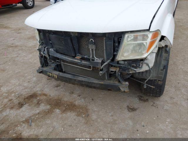 Nissan Frontier Se Image 2