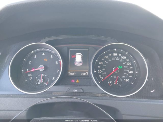 Volkswagen Golf S 4-door Image 4