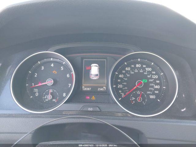 Volkswagen Golf S 4-door Image 4