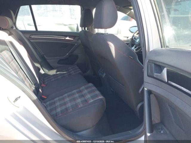 Volkswagen Golf S 4-door Image 8