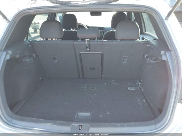 Volkswagen Golf S 4-door Image 10