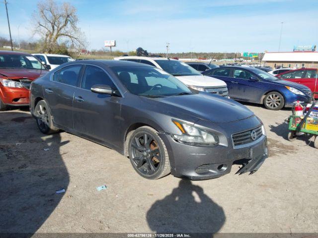  Salvage Nissan Maxima
