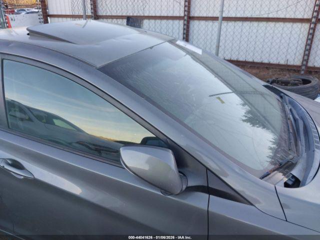 Hyundai ELANTRA Limited Image 8