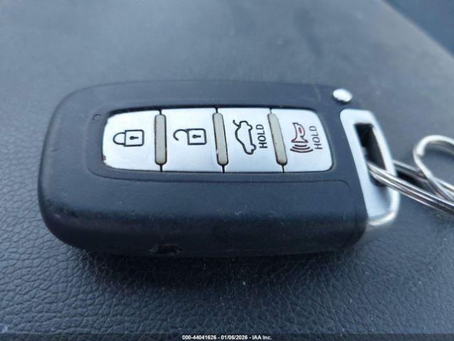 Hyundai ELANTRA Limited Image 5