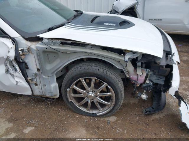 Dodge Challenger Image 9