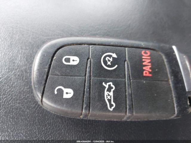 Dodge Challenger Image 10