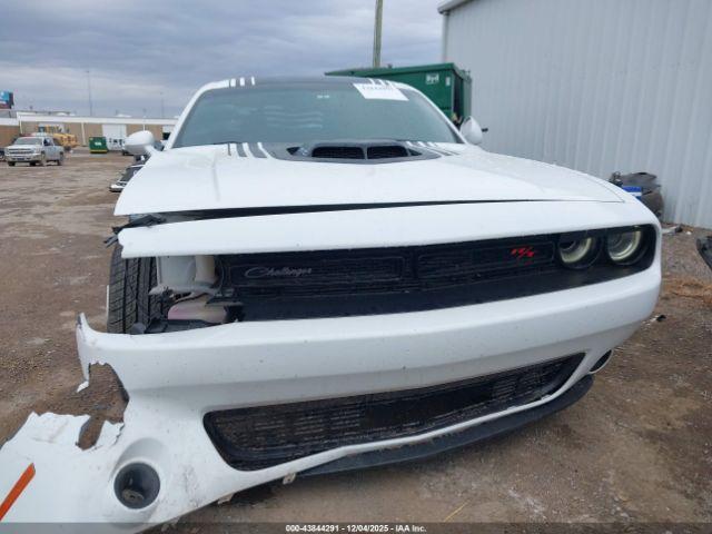 Dodge Challenger Image 11