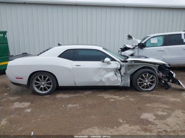 Dodge Challenger Image 13