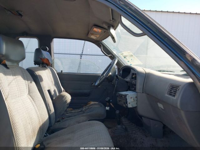 Toyota Pickup Image 8