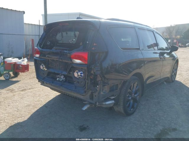 Chrysler Pacifica Touring L Plus Image 15