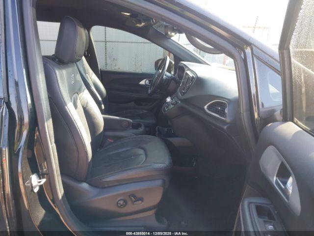 Chrysler Pacifica Touring L Plus Image 2