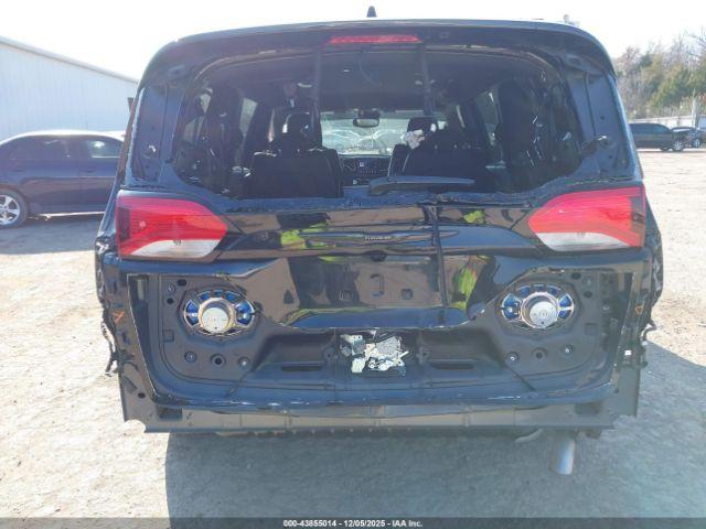 Chrysler Pacifica Touring L Plus Image 9