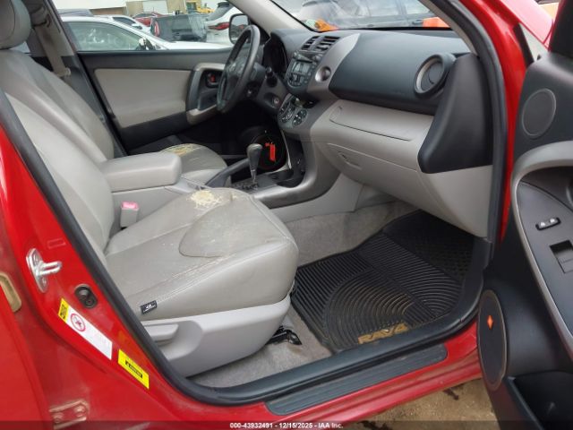 Toyota RAV4 Limited V6 Image 6