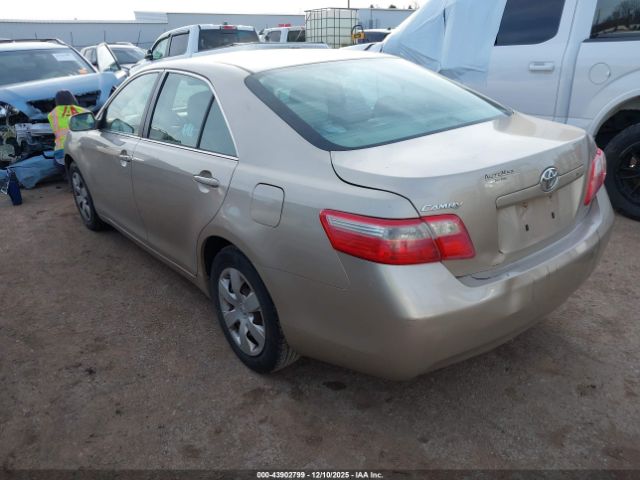 Toyota Camry Le Image 3