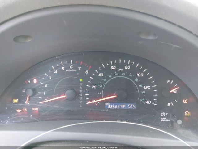 Toyota Camry Le Image 5