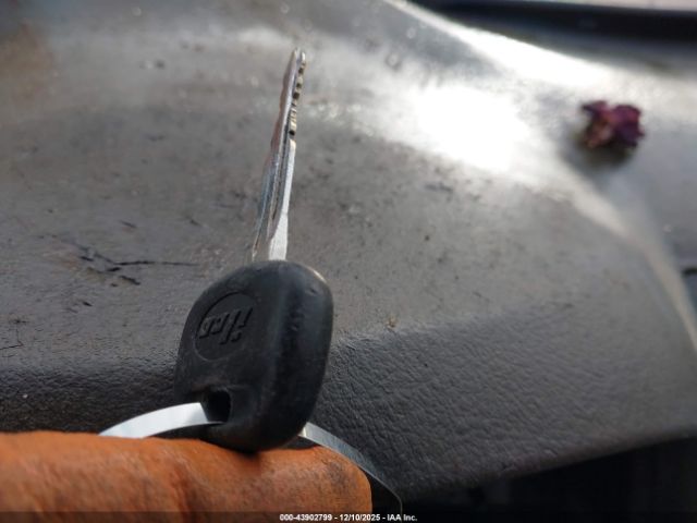 Toyota Camry Le Image 10