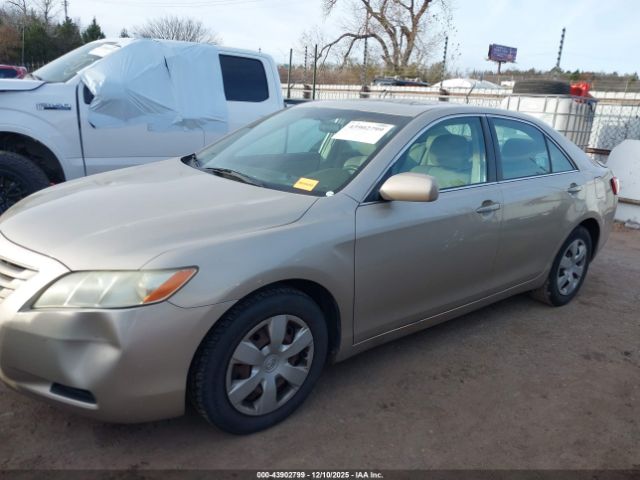 Toyota Camry Le Image 13