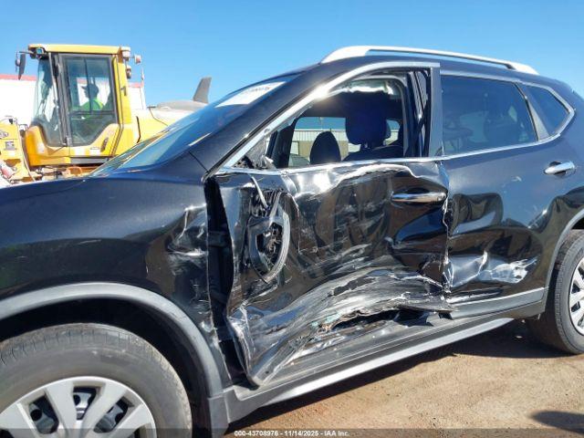 Nissan Rogue S Image 7