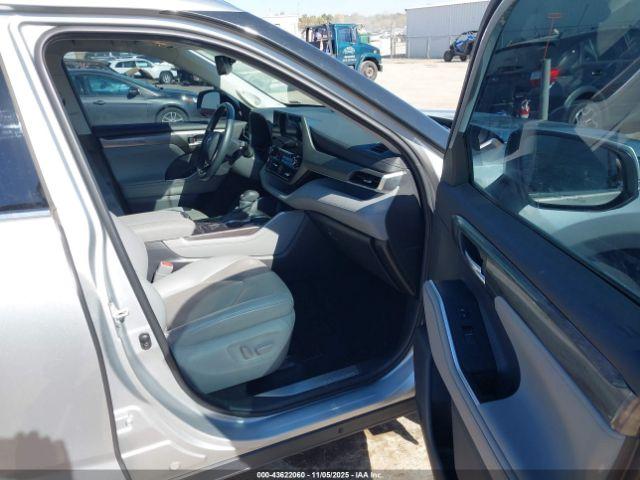 Toyota Highlander Limited Image 2