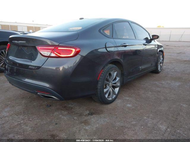 Chrysler 200 S Image 3