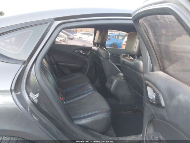 Chrysler 200 S Image 4