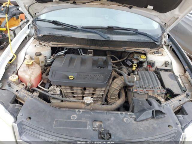 Dodge Avenger Image 13