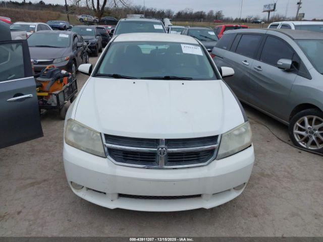 Dodge Avenger Image 8