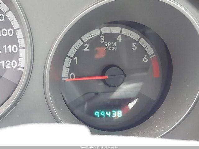 Dodge Avenger Image 10