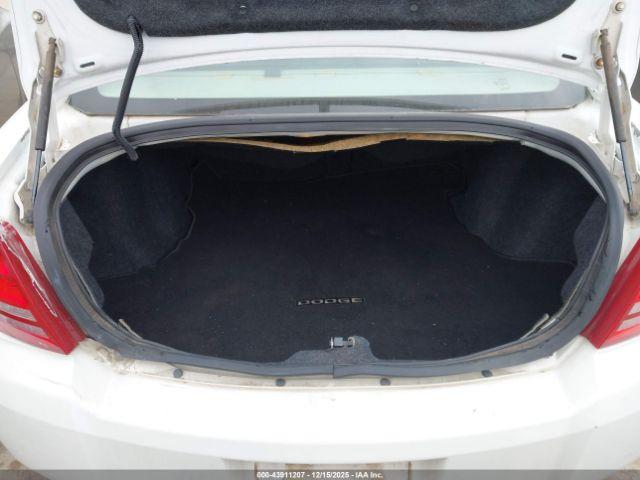 Dodge Avenger Image 11