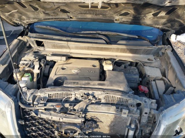 Nissan Pathfinder Platinum Image 10